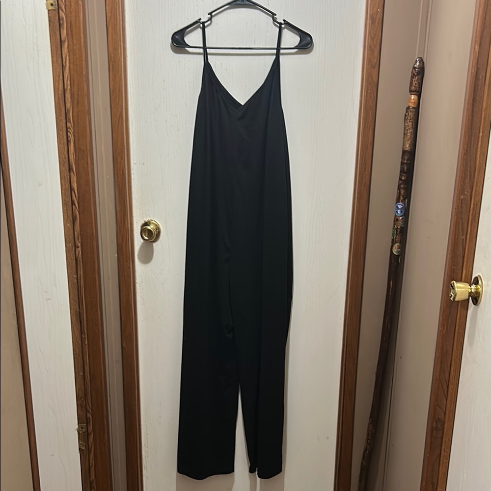 SHEIN Black V-Neck Spaghetti Strap Jumpsuit